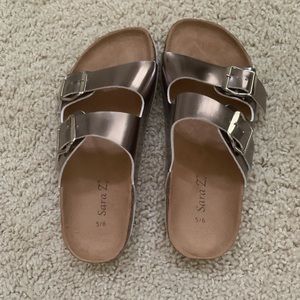 NEW 💐 Sparkly, buckled, cork bed,  slip ons 5/6